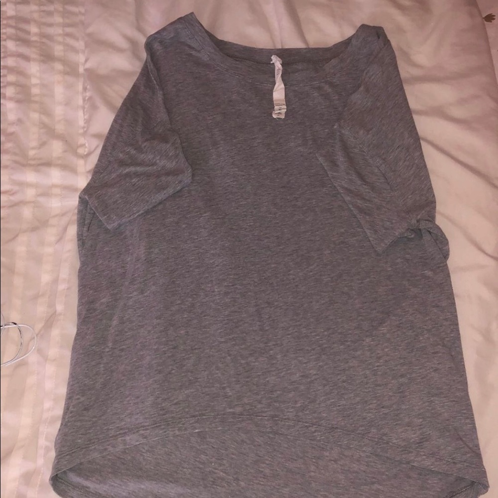 Size 4 plain lululemon t shirt